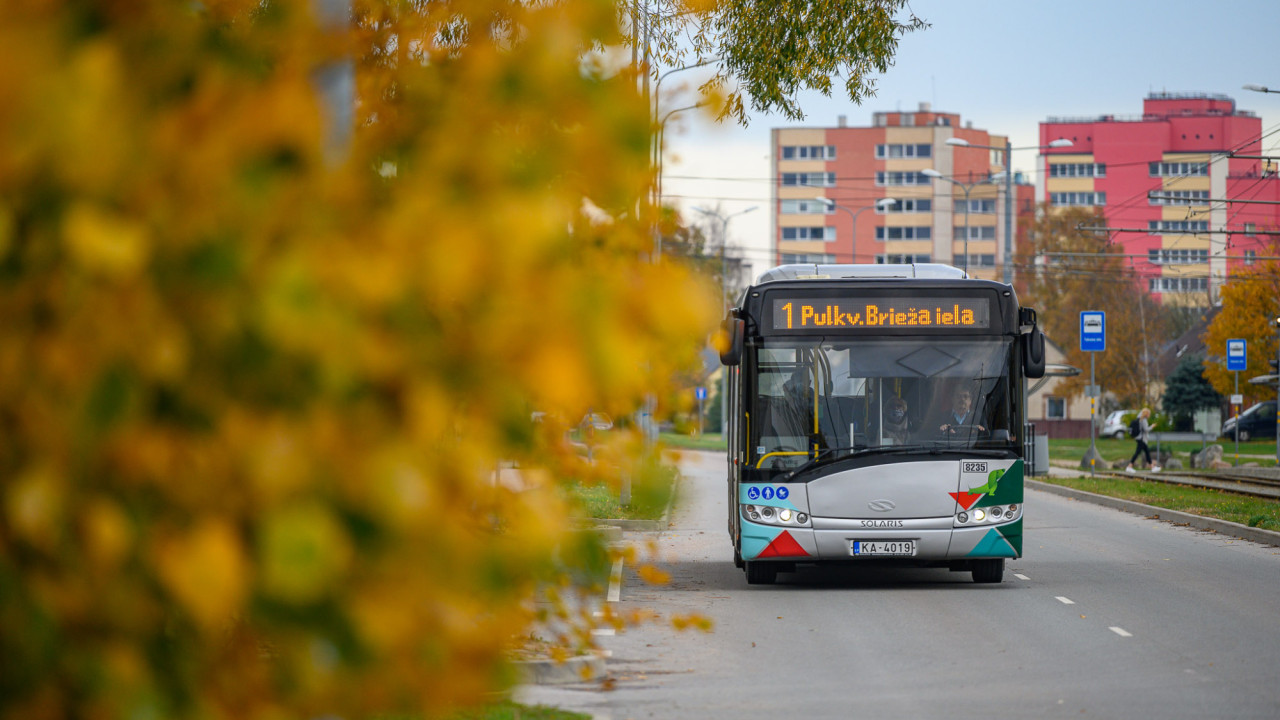 Liepājas sabiedrisko transportu sāk aprīkot ar jaunās elektroniskās norēķinu sistēmas iekārtām