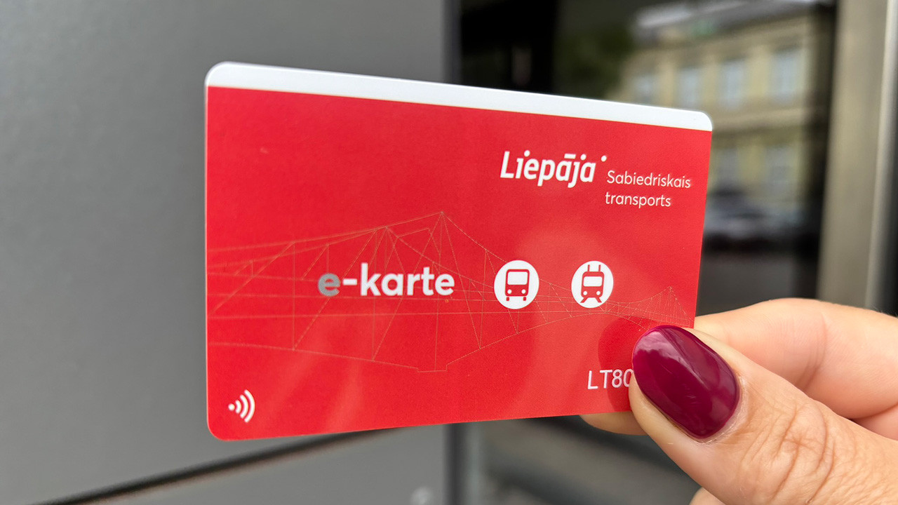 Ar jūniju Liepājas sabiedriskajā transportā pieejamas nepersonalizētas e-kartes