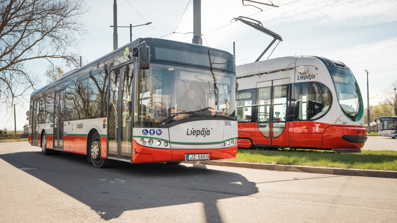 Liepājā sāk pakāpenisku autobusu ārējā izskata pielāgošanu pilsētas vienotajai identitātei