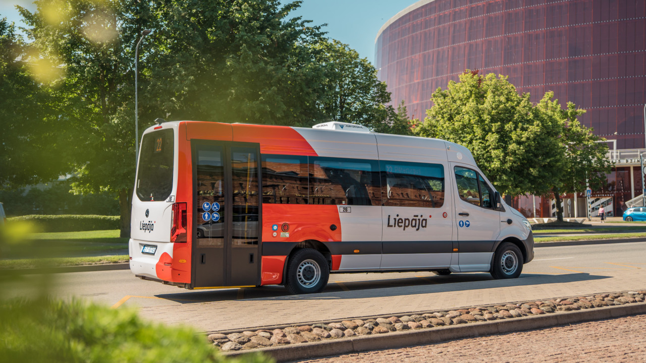 Liepājā sāks kursēt pirmie jaunie elektroautobusi un stāsies spēkā jaunais autobusu maršrutu tīkls
